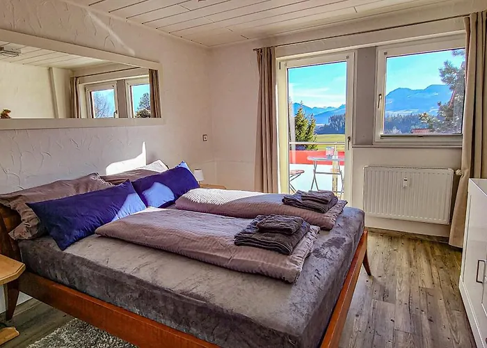 Ruhige Mit Schoener Aussicht Bolsterlang